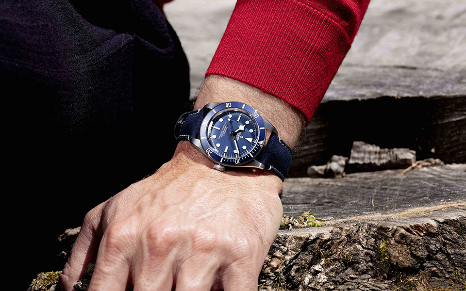 tudor-bb58navyblue-hands-on