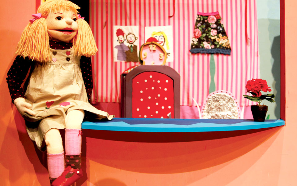 Προσκλήσεις για θεατρικές παραστάσεις στους «Ερευνητές»-2