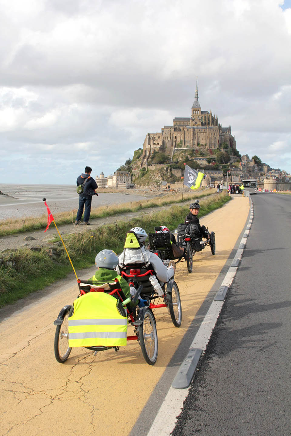 Οικογένεια-ποδηλάτες-1