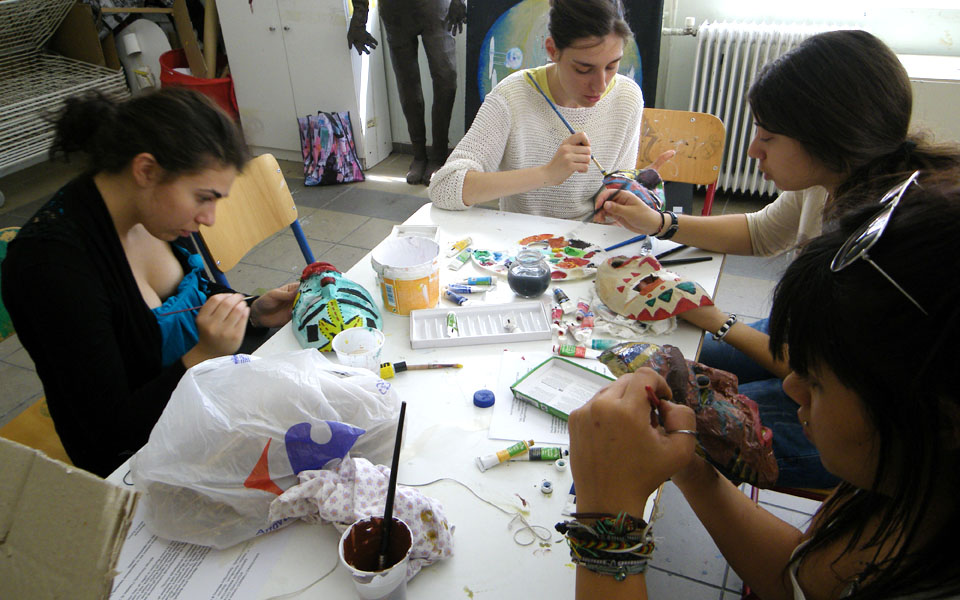 Ζωγραφίζουν, χορεύουν, γράφουν και είναι… σχολείο!-4