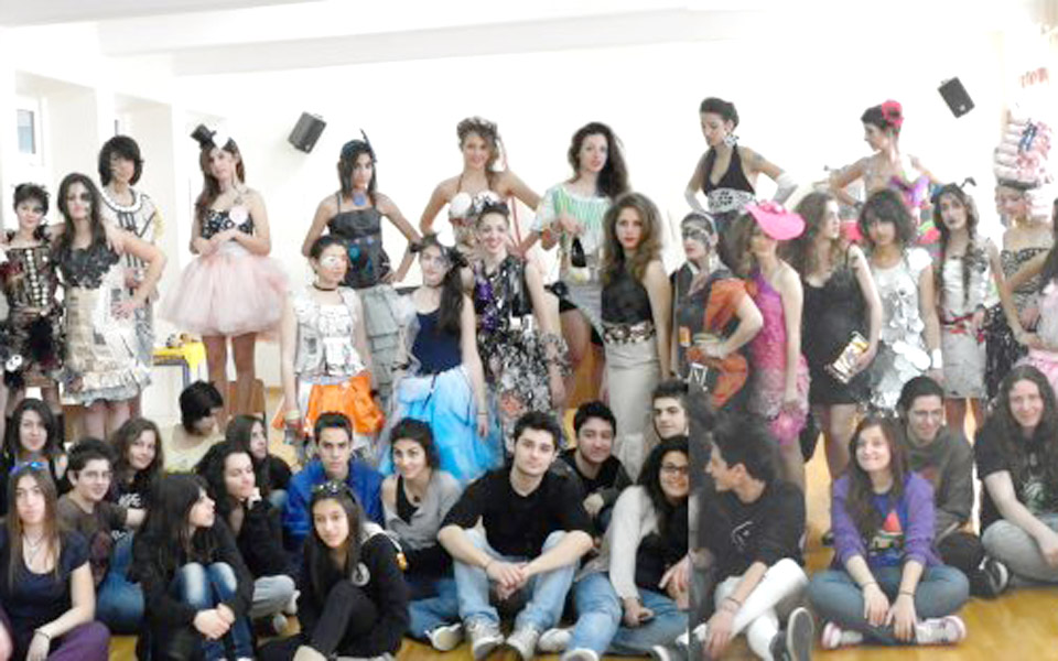 Ζωγραφίζουν, χορεύουν, γράφουν και είναι… σχολείο!-3