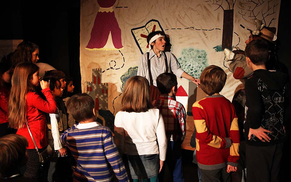 Προσκλήσεις για θέατρο και κινηματογράφο στους «Ερευνητές»-2