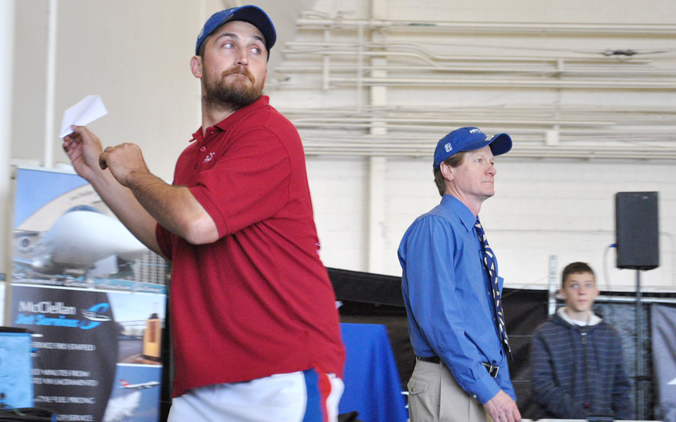 Πετάει, πετάει… το χάρτινο αεροπλανάκι-1