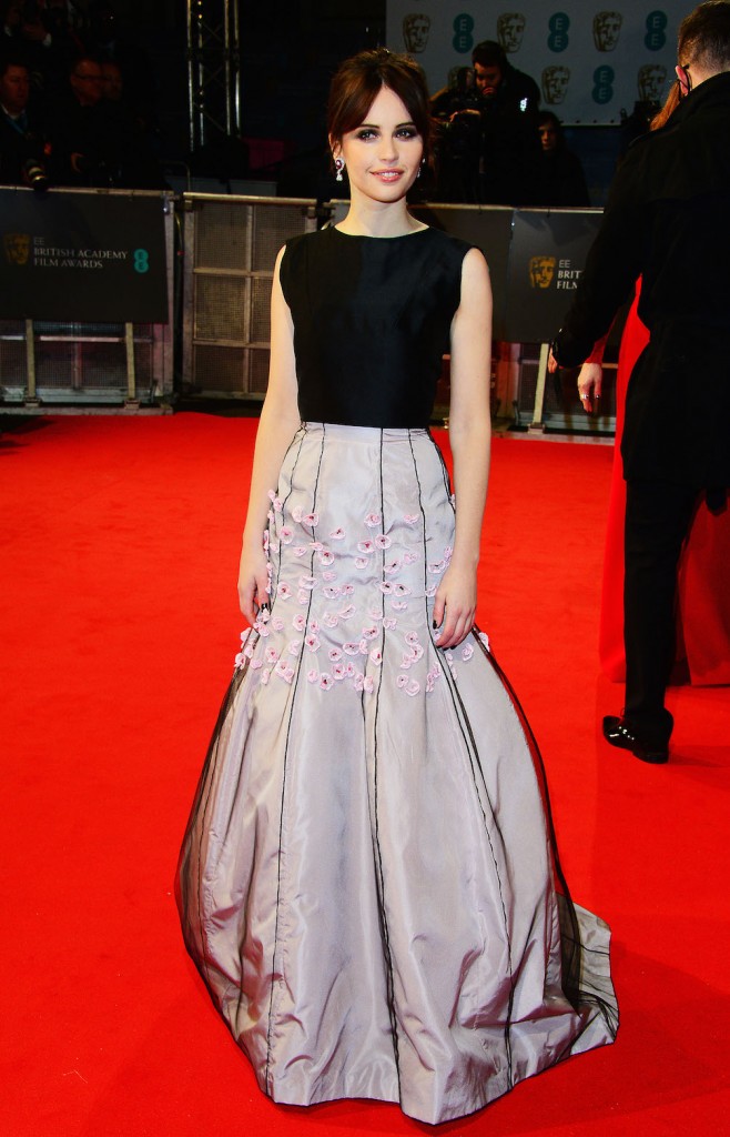Οι λαμπερές εμφανίσεις των σταρ στα βραβεία BAFTA 2015-11