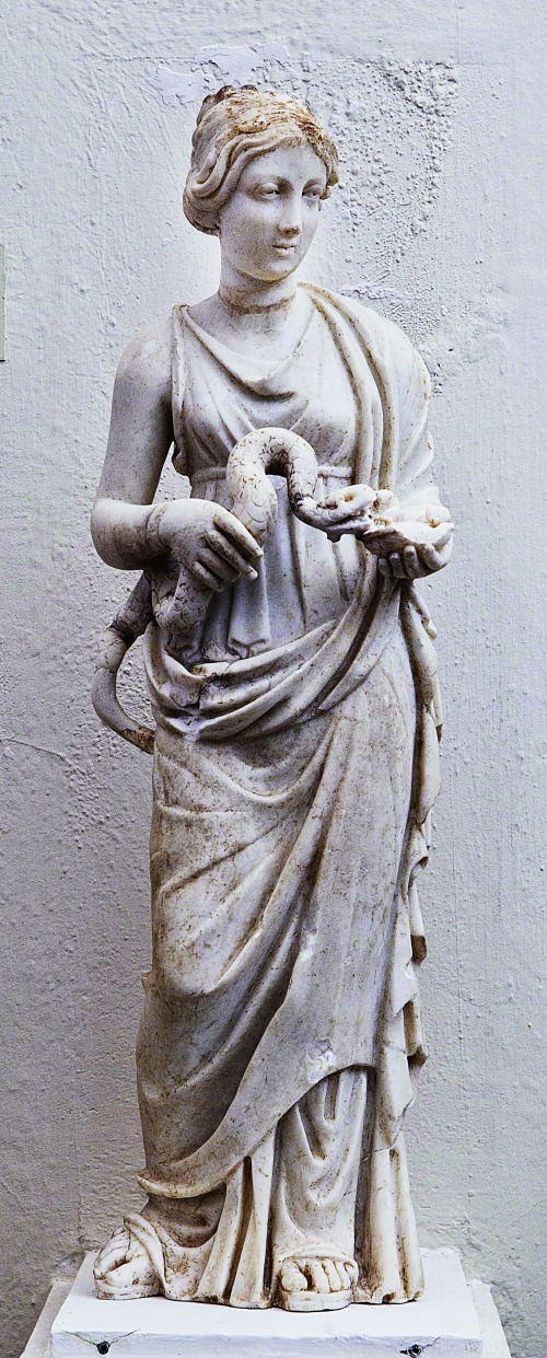 Η Σάντρα Μαρινοπούλου μας ξεναγεί στο Μουσείο Κυκλαδικής Τέχνης-2