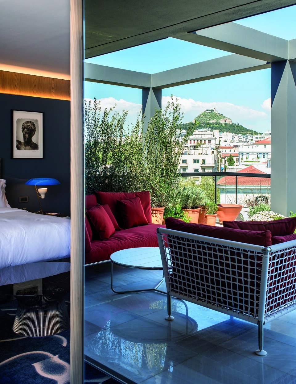 Πρώτη Εμφάνιση-1