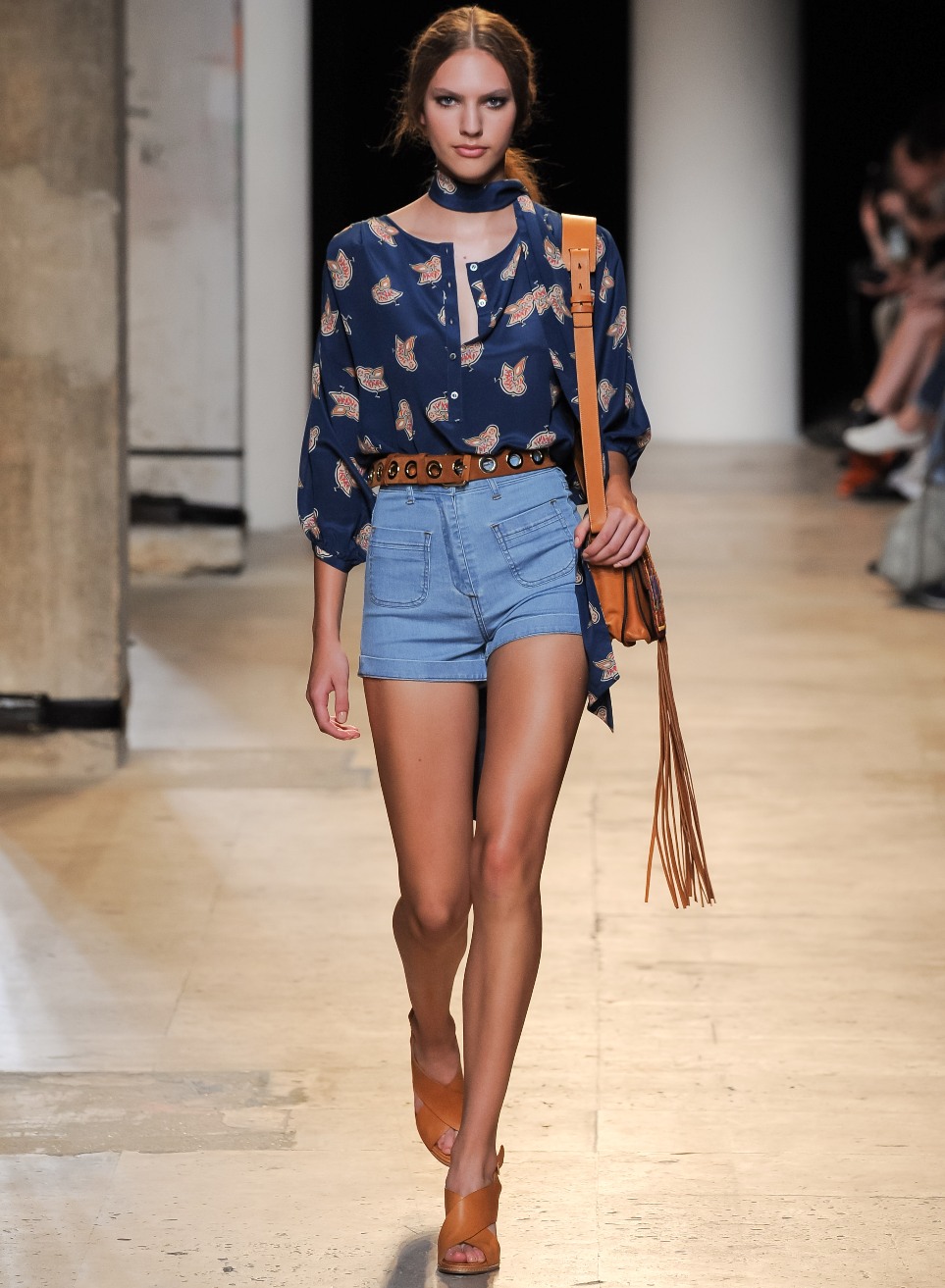 Τζιν σορτς και σανδάλια: Ο top καλοκαιρινός συνδυασμός-1