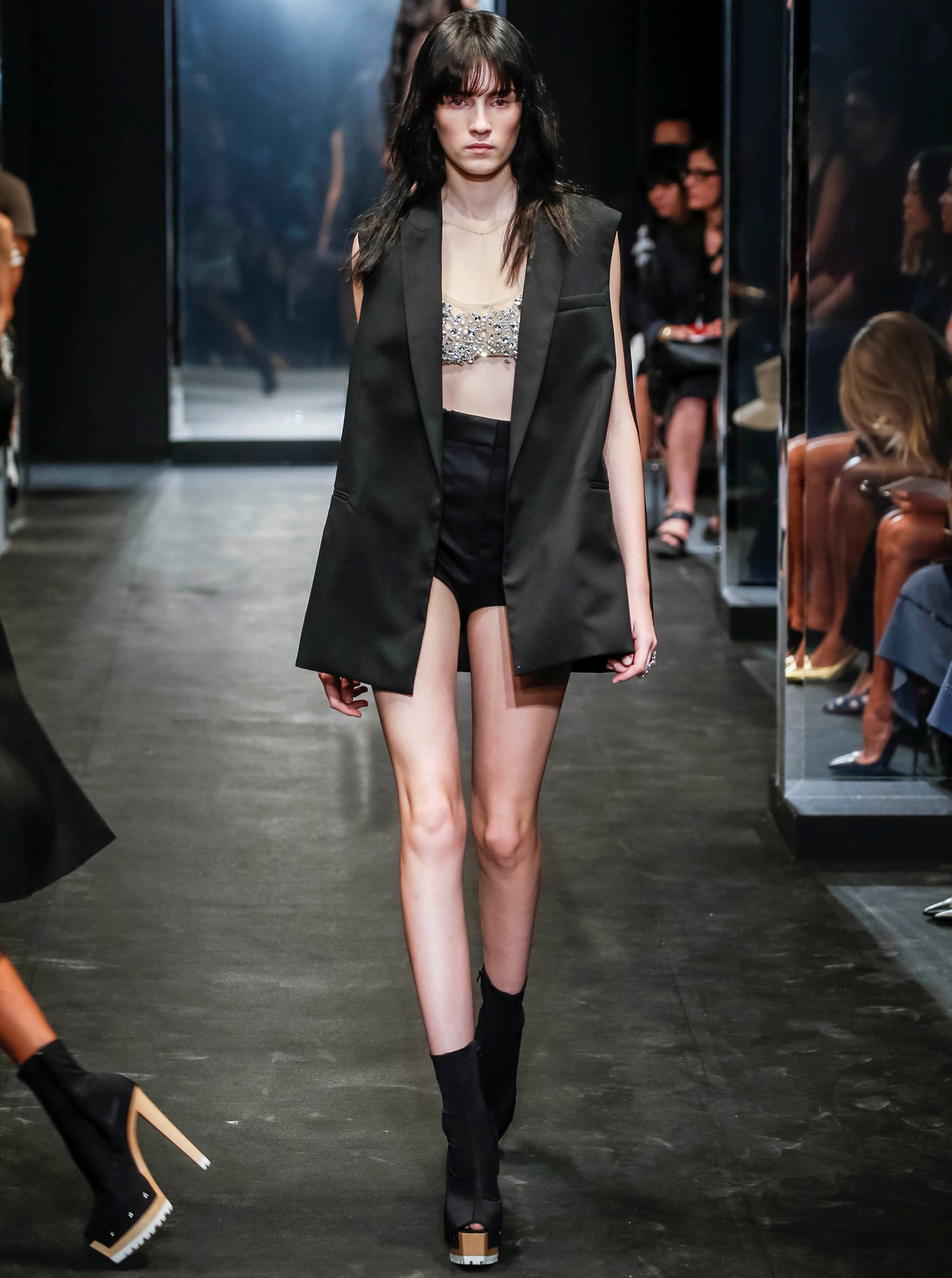 H Vera Wang εμπνέεται από την Catherine Deneuve-1