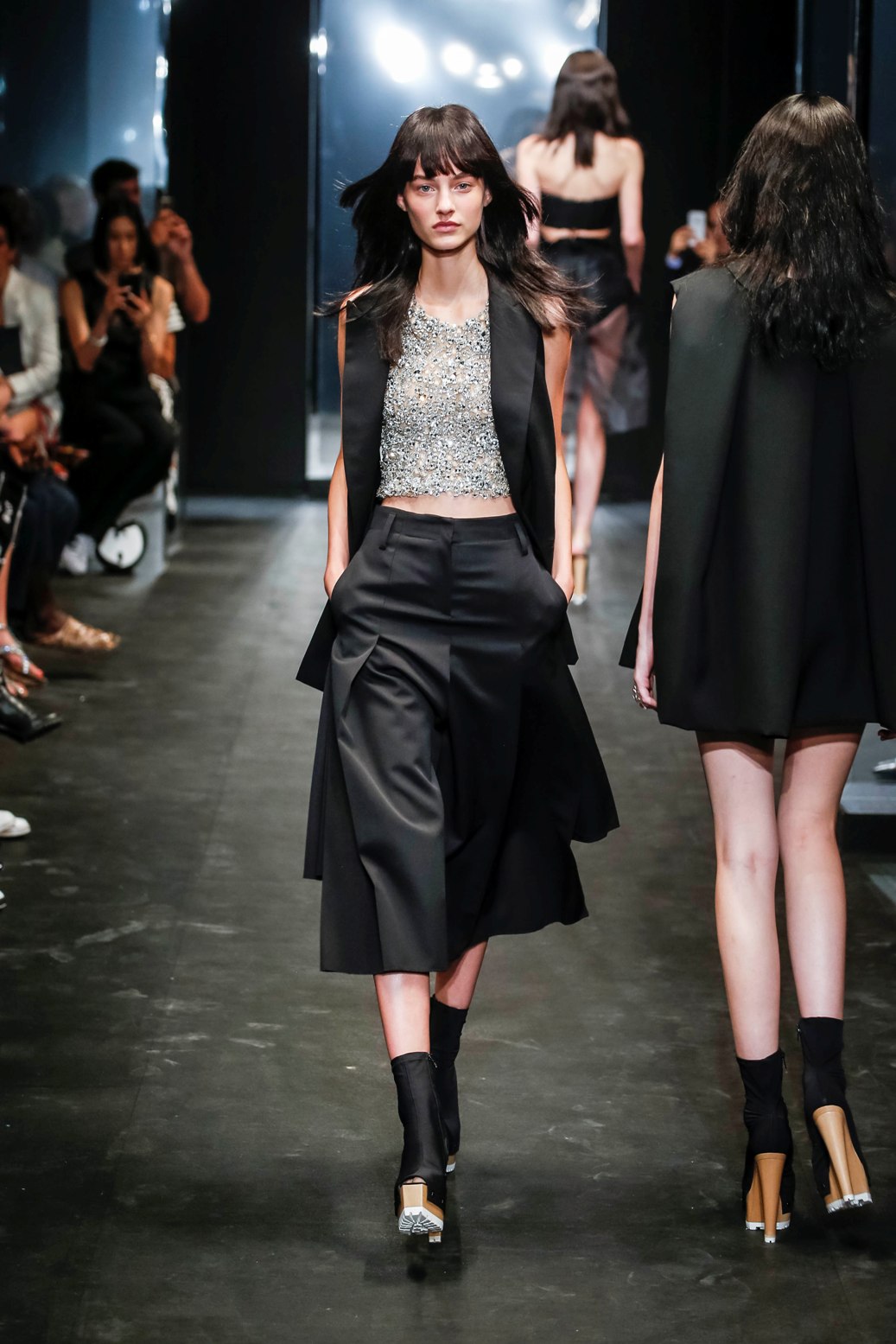 H Vera Wang εμπνέεται από την Catherine Deneuve-3