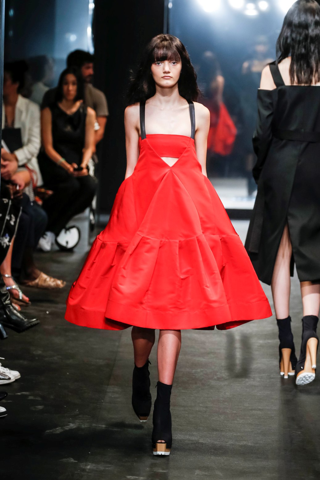 H Vera Wang εμπνέεται από την Catherine Deneuve-5