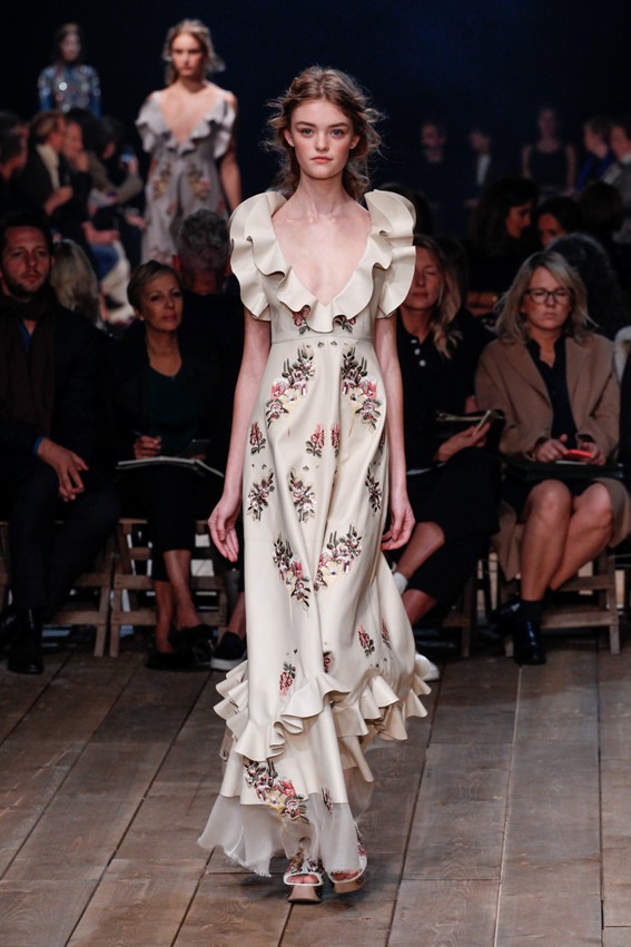 Alexander McQueen: Η νέα ρομαντική κολεξιόν-1