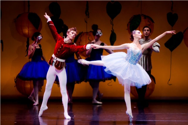 «Πεντάμορφη και το Τέρας»: 4 παραστάσεις στο Θέατρο στο ACS Athens-2