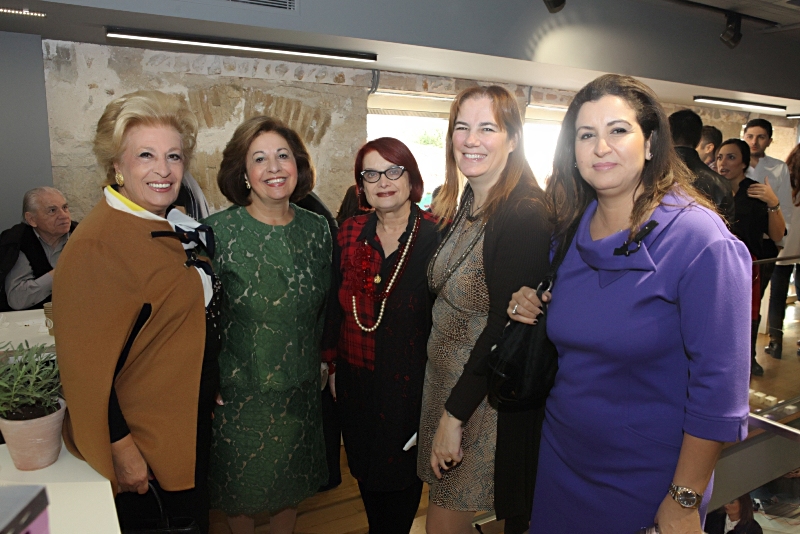 Tο μοναδικό δέντρο της αγάπης στο The Apivita Experience Store-2