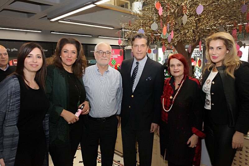 Tο μοναδικό δέντρο της αγάπης στο The Apivita Experience Store-1