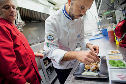 Θαλασσινόs: ψαροταβέρνα με ιστορία-2