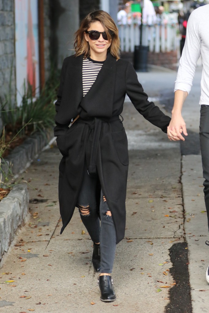 Το μακρύ μαύρο παλτό που θα αναδείξει κάθε εμφάνισή σας-1