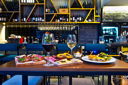 «Boheme Bourgeois»: για κρασί και τσιμπολόγημα-1