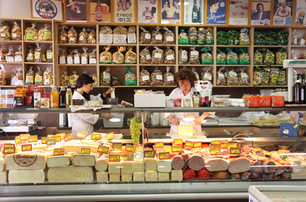 Όλη η Ελλάδα σ’ ένα μπακάλικο-1