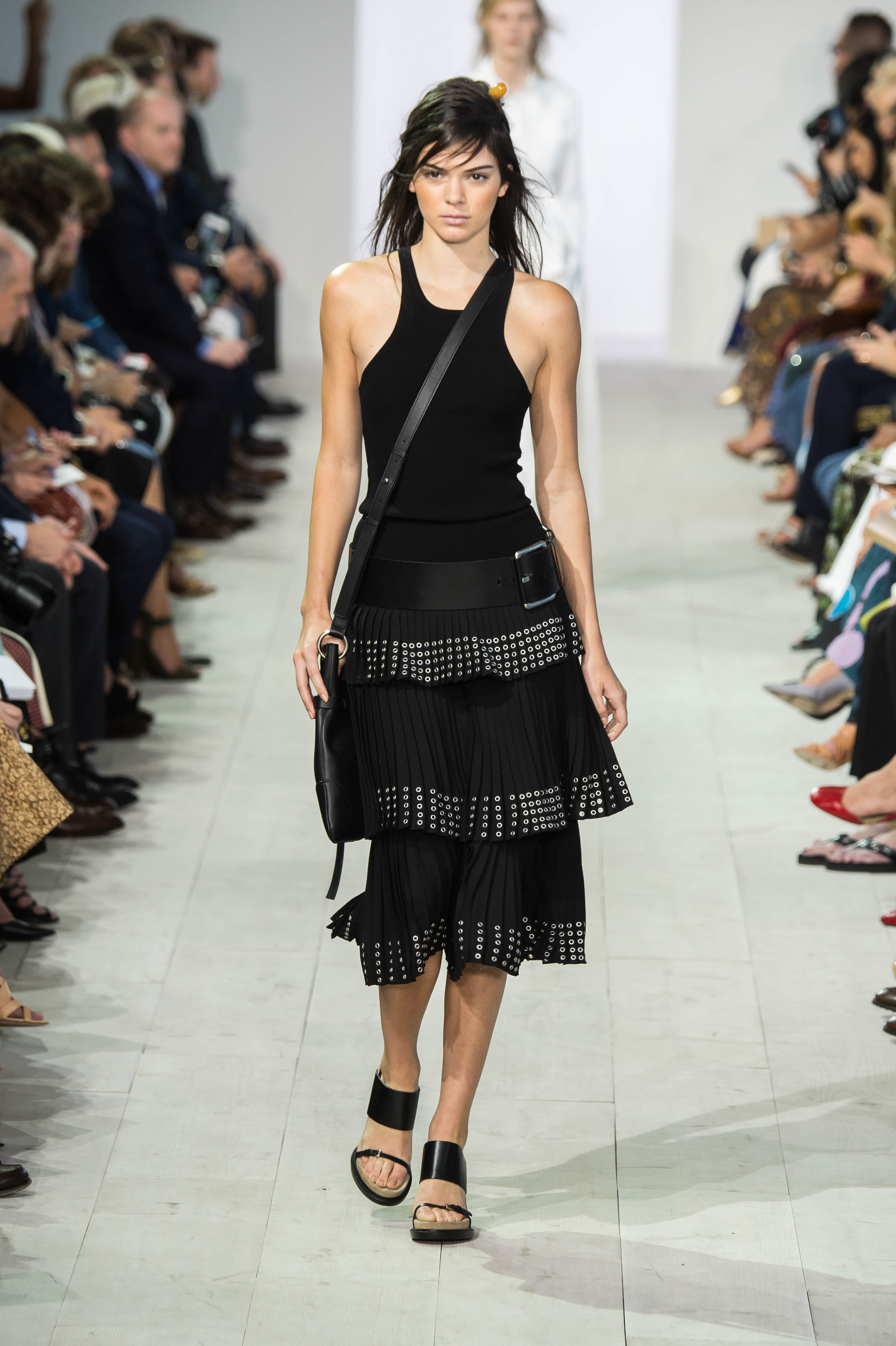 Midi φούστες για στιλάτες εμφανίσεις-1