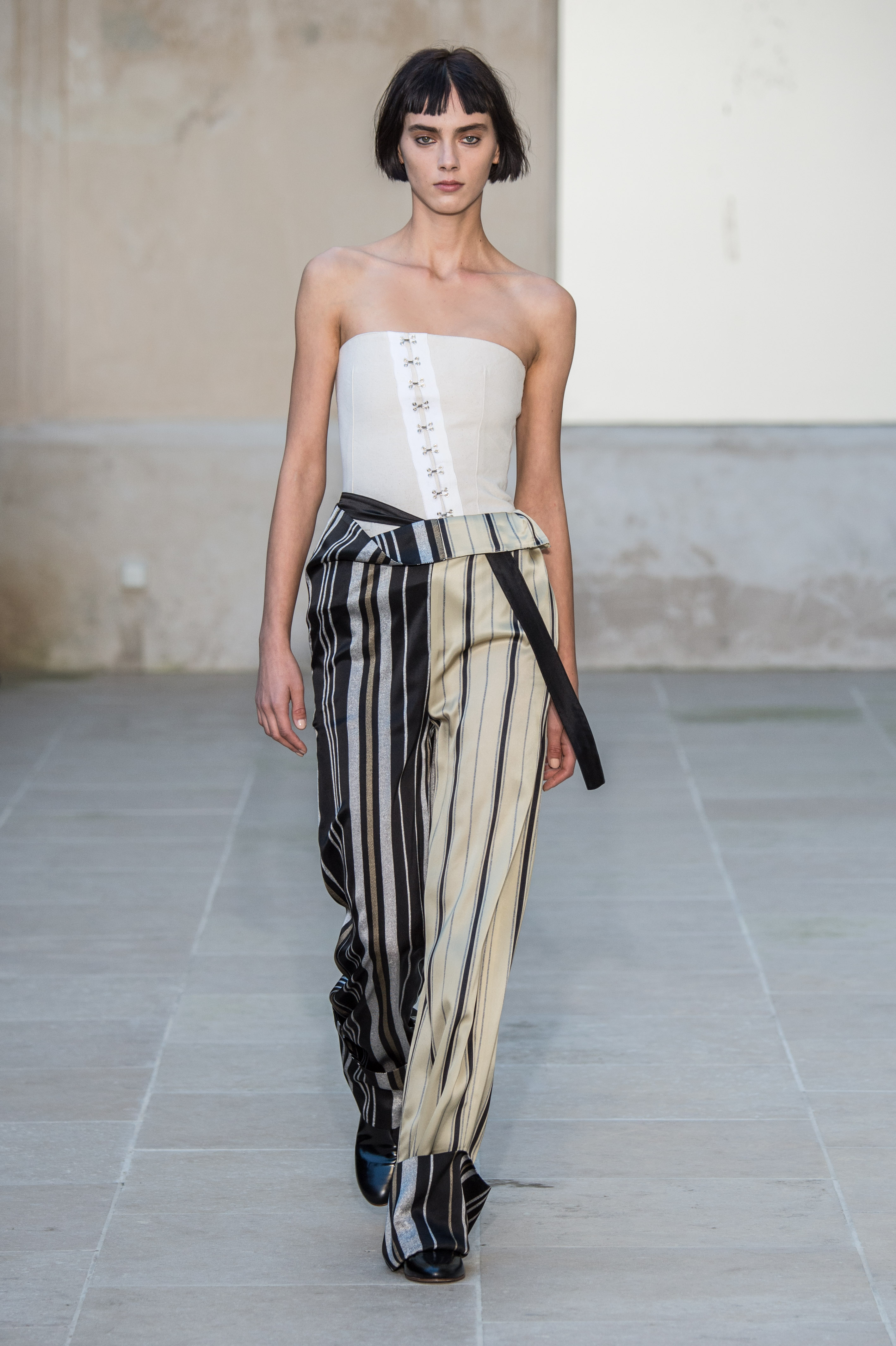 Ριγέ παντελόνι: Η στιλάτη επιλογή για αυτή την σεζόν-1