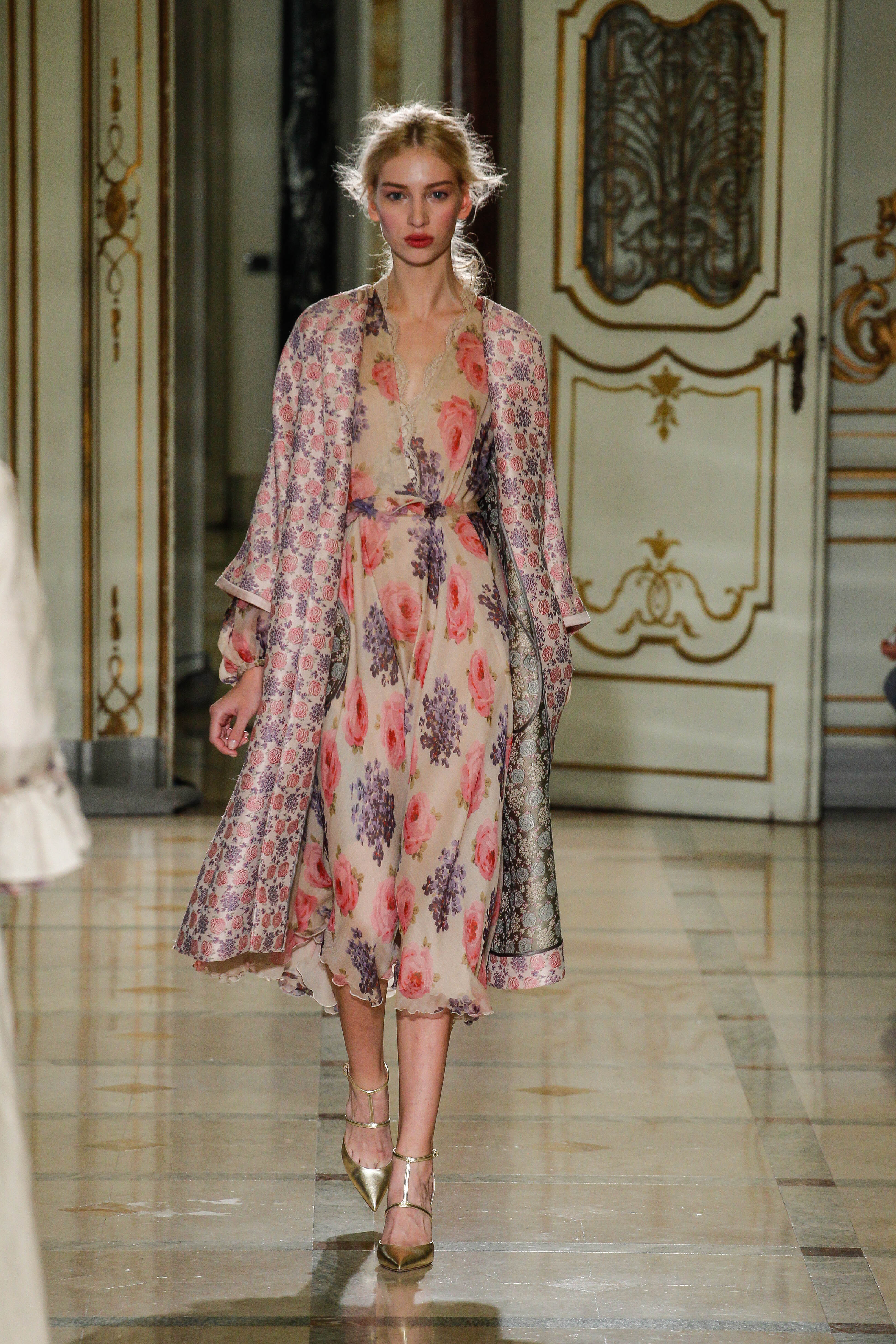 Στιλάτα φλοράλ φορέματα για την άνοιξη-1