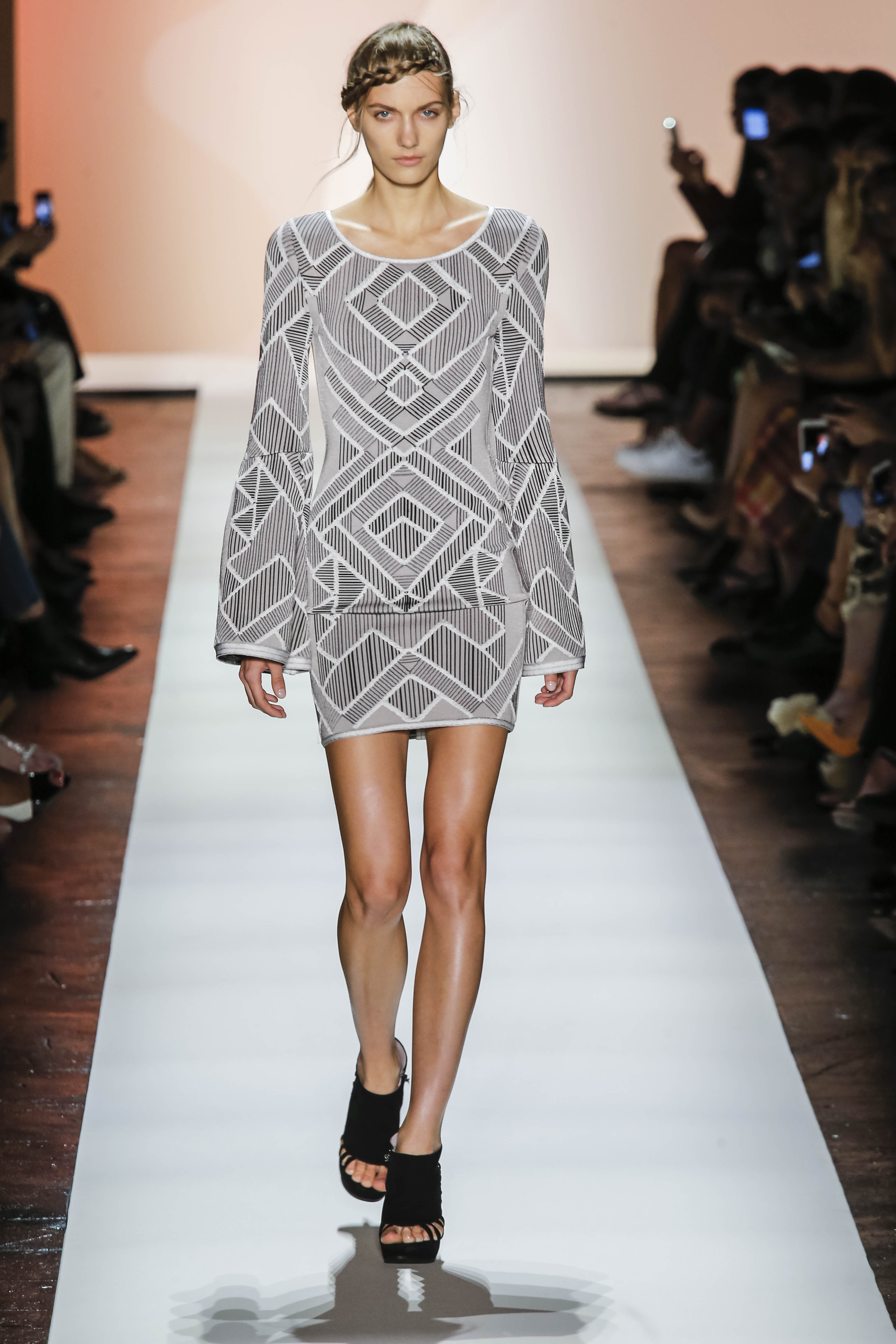 Κομψά φορέματα για το Πάσχα-1