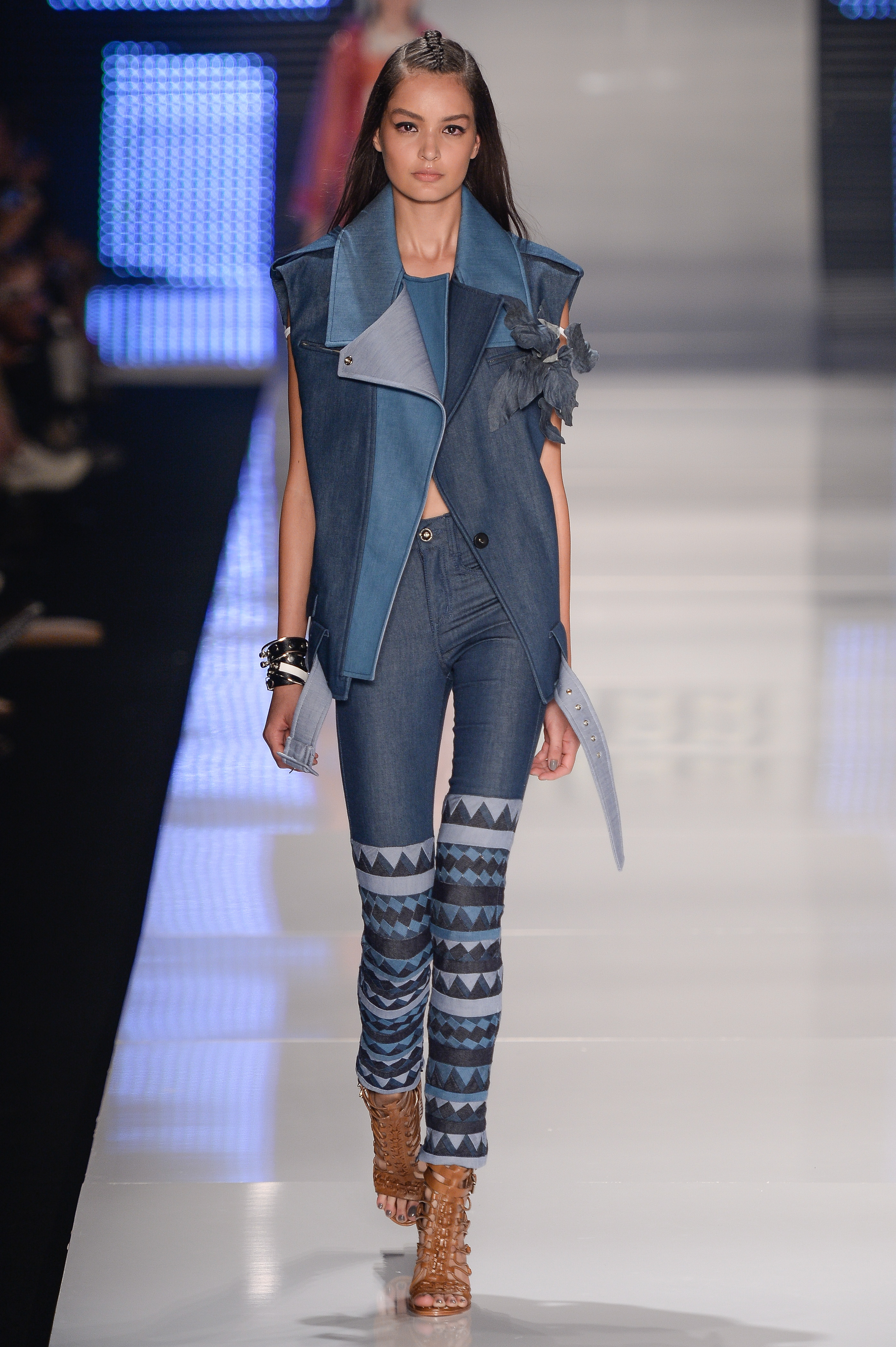 Τζιν παντελόνια: Τα trends της σεζόν-1