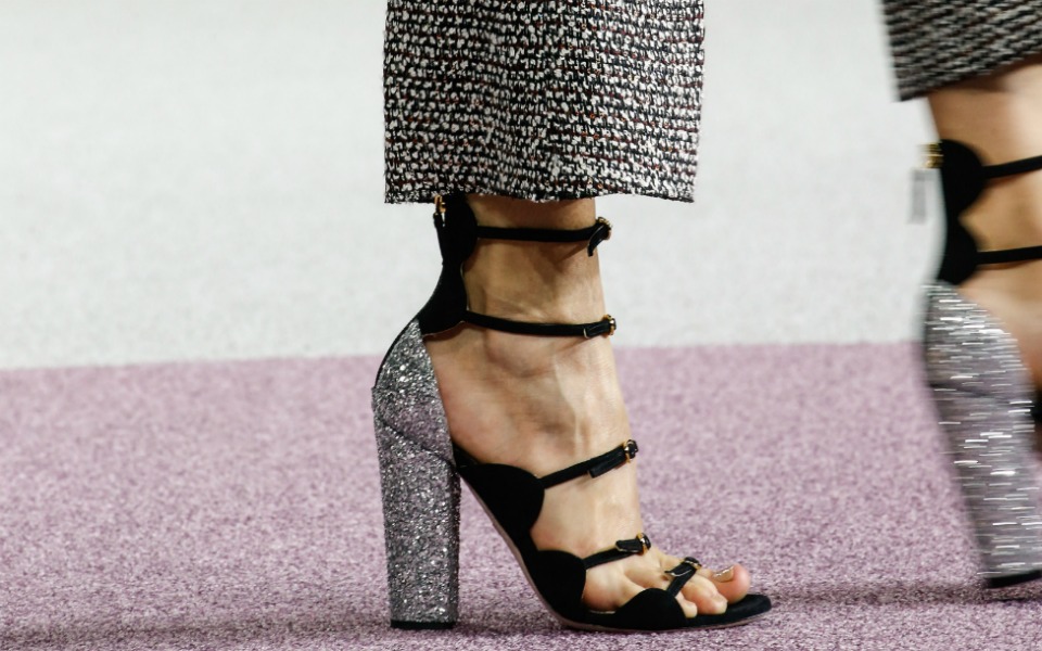 Πέδιλα με τετράγωνο τακούνι: Το trend της σεζόν-1