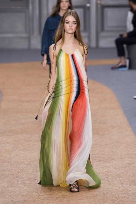 Maxi φορέματα για στιλάτες καλοκαιρινές εμφανίσεις-1