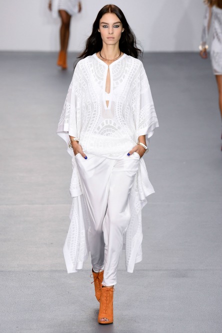 Total white look: Κομψά καλοκαιρινά σύνολα-1