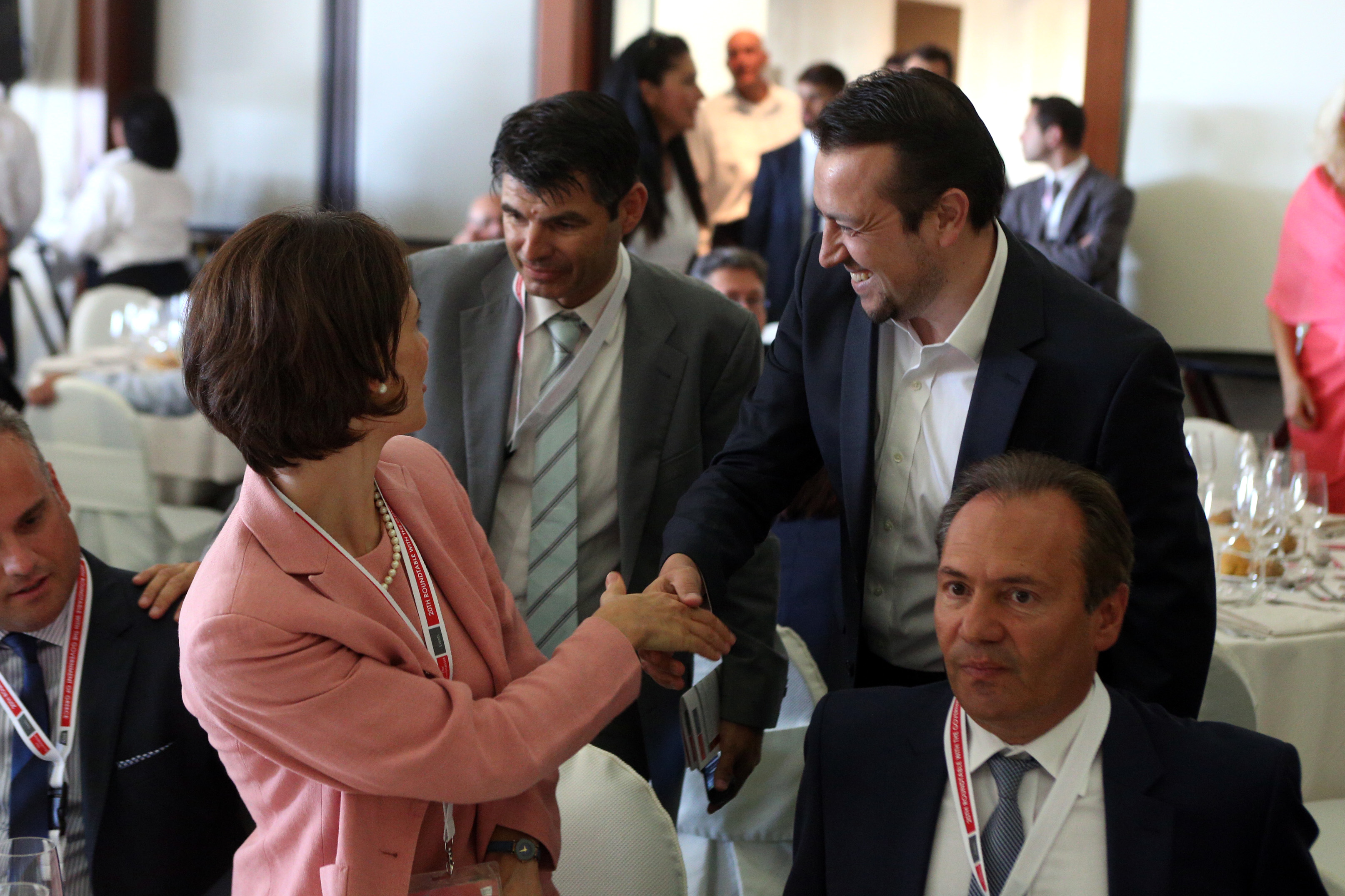 Ο κτύπος του Big Ben, η χειραψία Παππά-Βελκουλέσκου και ένας… Ανδρέας από το μέλλον-2