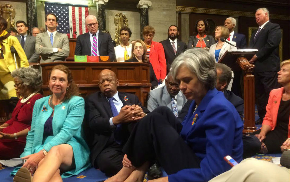 Ο Τσίπρας, οι αφίσες του ΠΑΣΟΚ και η μάχη γενεών στη Βρετανία-5