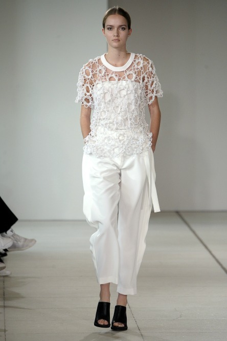 Καλοκαιρινά trends: Total white look-2