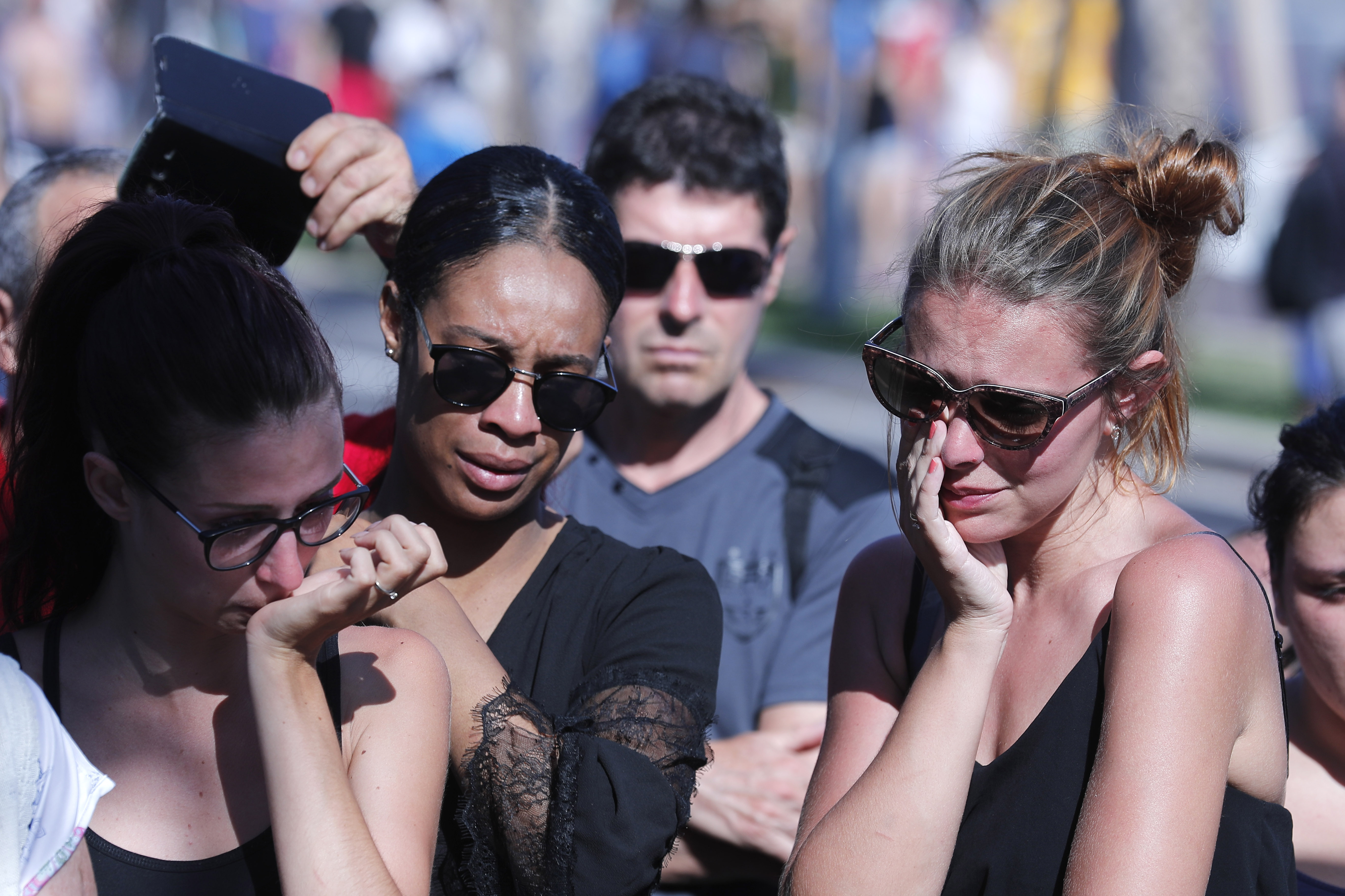 Συγκλονιστικές μαρτυρίες από τη φρίκη της Νίκαιας: «Εκεί είναι οι νεκροί άνθρωποι και εκεί είναι η θάλασσα»-3