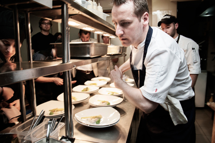 Stephen Toman: «Γκουρμέ είναι να μαγειρεύειs με λαχανικά φρεσκοκομμένα»-1