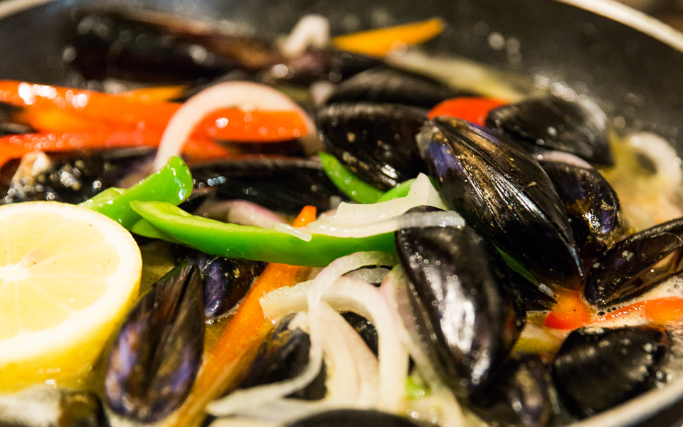 «Ο Σκοτάδης»: ουζερί αστέρων-2