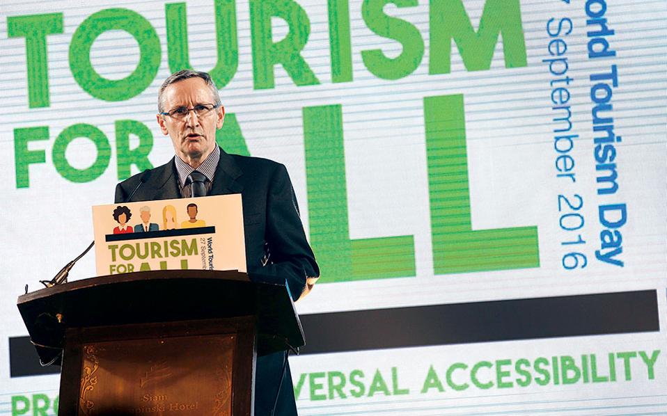 Ο κόσμος φτιάχνει βαλίτσες-1