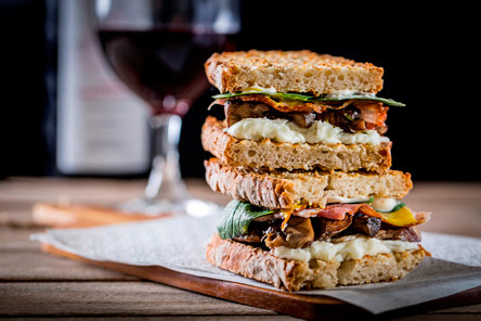 Lunch break σε μπακάλικο;-2