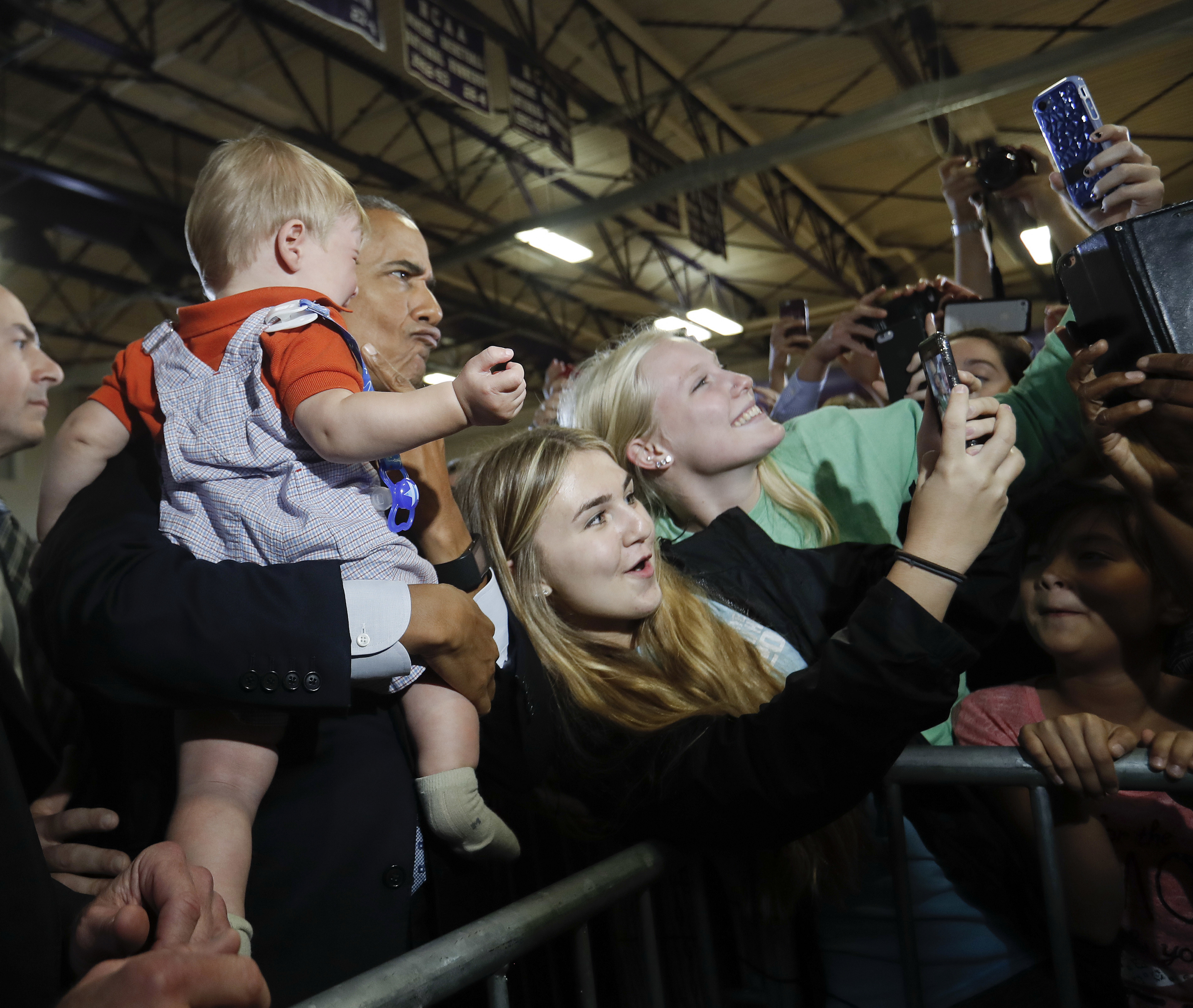 ΗΠΑ: 6 ημέρες για την κάλπη – Ο Αφροαμερικανός υιός του Κλίντον και η ψήφος των Μπους-1
