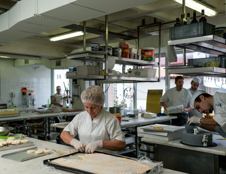 Φίλιππος Παπασπύρου: «Φτιάχνουμε ακόμα παγωτό σε μηχανή του ’60»-1