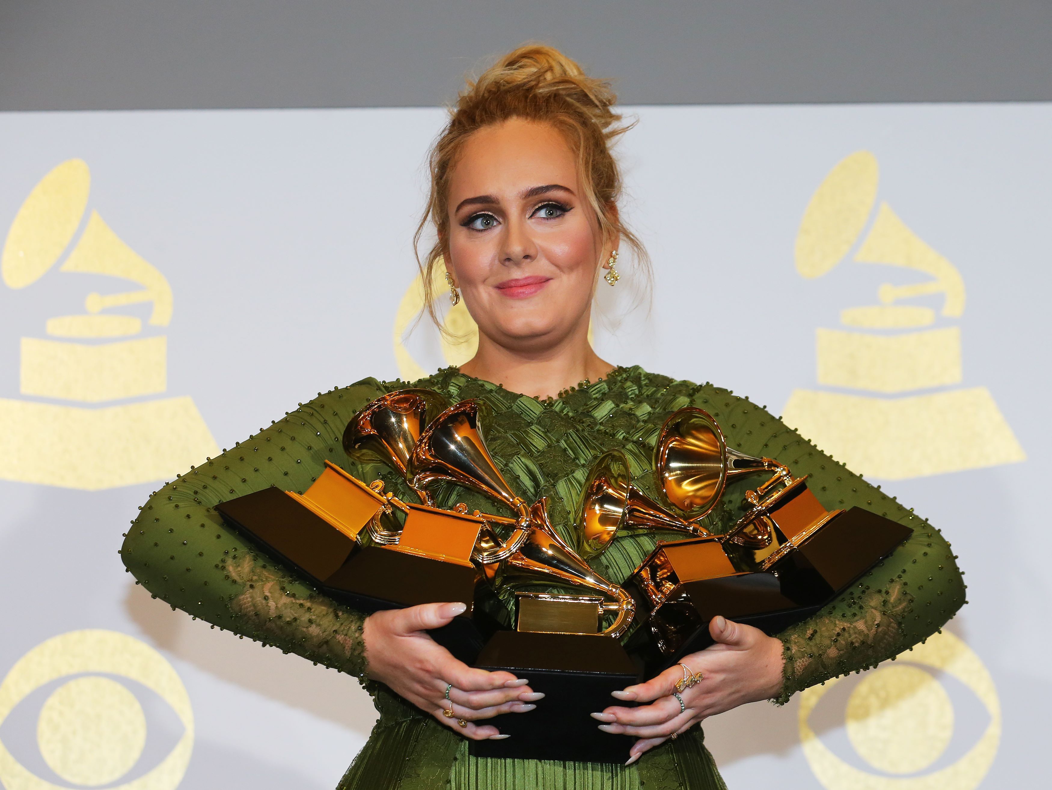 Η Αντέλ εκθρόνισε την Μπιγιονσέ στα Βραβεία Grammy-1