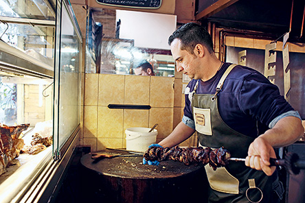 Λάρισα: Με όπλο τη ζωντάνια της-2