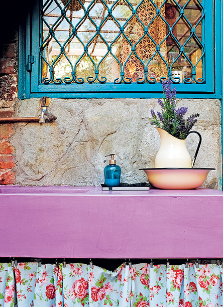 Λάρισα: Με όπλο τη ζωντάνια της-7