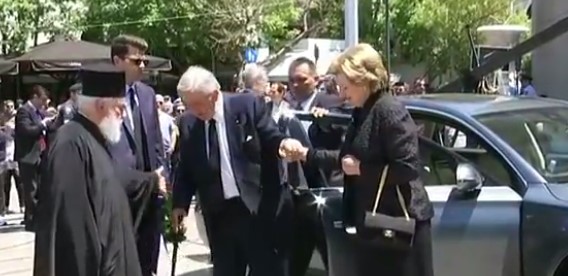 Ο τέως βασιλιάς στην Μητρόπολη Αθηνών για τον Κωνσταντίνο Μητσοτάκη (ΦΩΤΟ)-1