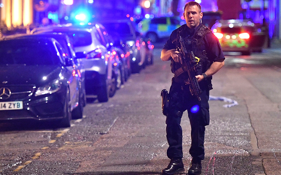 Το χρονικό της επίθεσης στο Λονδίνο – Τουλάχιστον 7 νεκροί, 48 τραυματίες-5