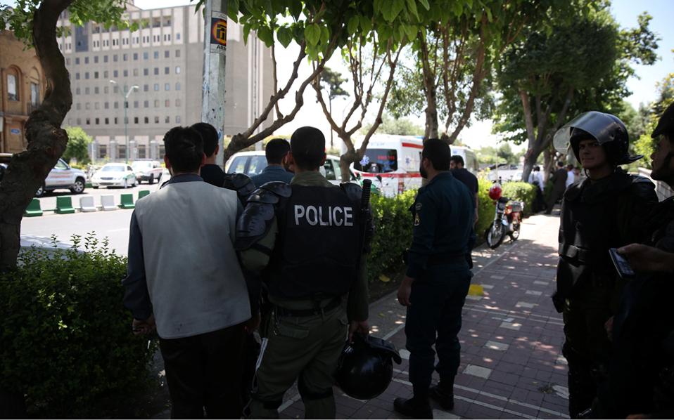 Ιρανοί οι δράστες της επίθεσης στην Τεχεράνη – Στους 13 οι νεκροί-1