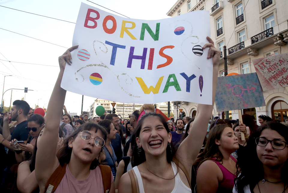 Εικόνες από την πολύχρωμη παρέλαση του Athens Pride-4