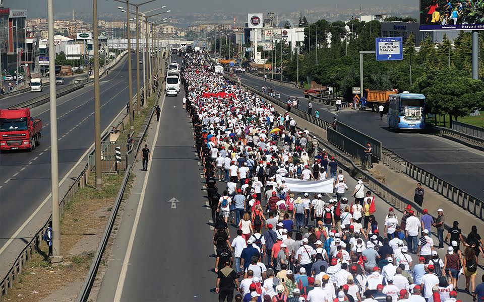 Τουρκία: Στην Κωνσταντινούπολη η μεγάλη «πορεία της Δικαιοσύνης» κατά Ερντογάν-2