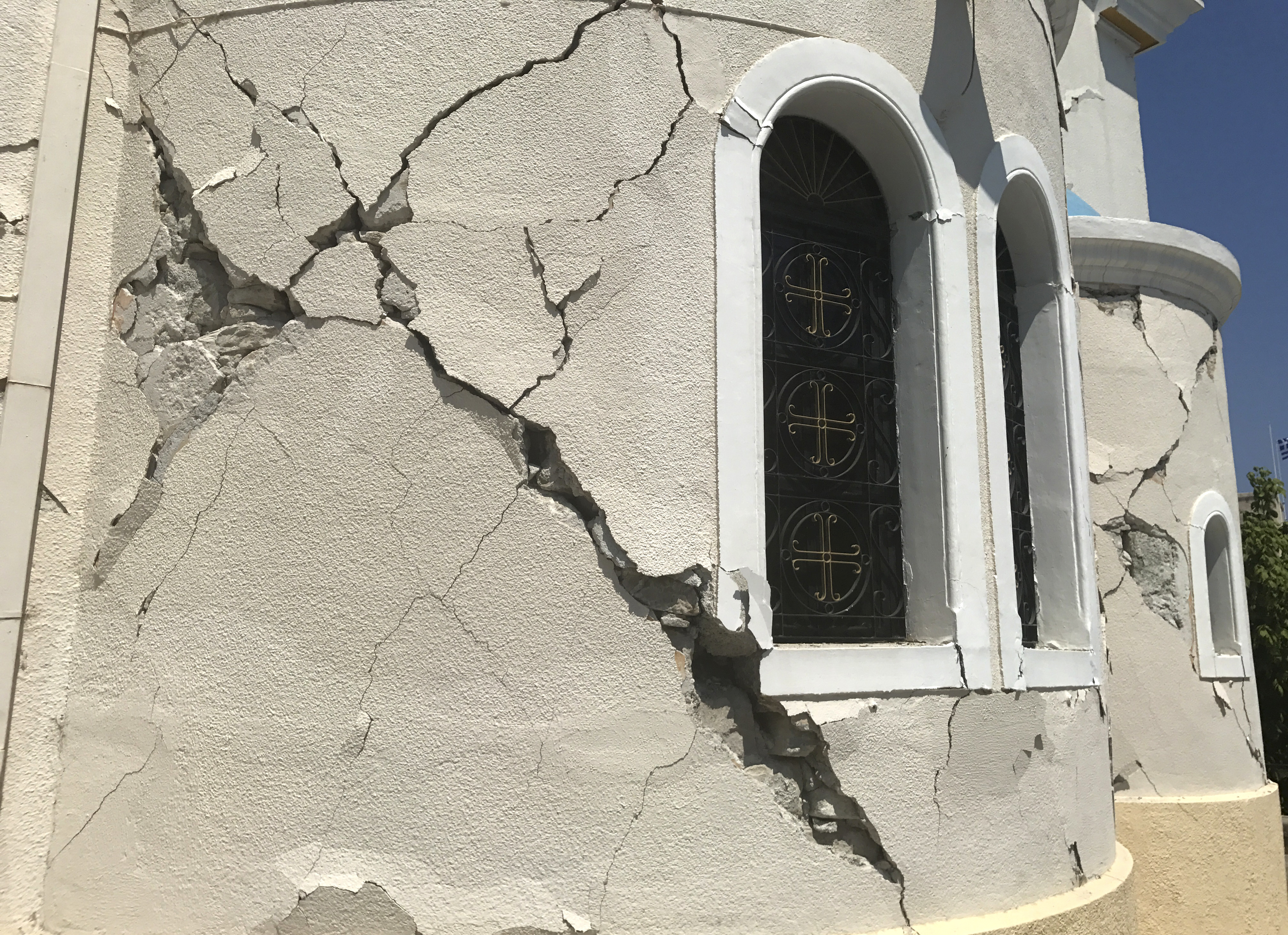 Δύο νεκροί και εικόνες καταστροφής από τα 6,6 Ρίχτερ στην Κω – μετράει τις πληγές του το νησί-12