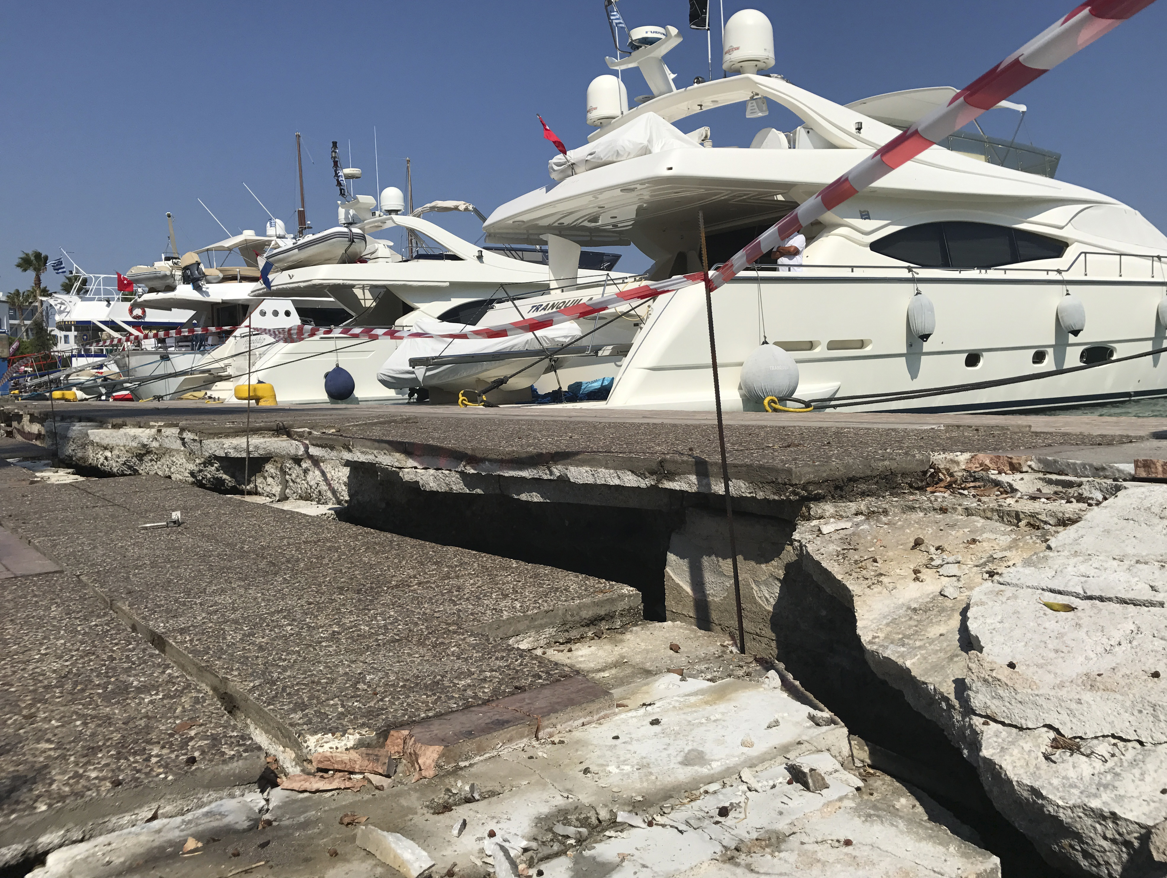 Δύο νεκροί και εικόνες καταστροφής από τα 6,6 Ρίχτερ στην Κω – μετράει τις πληγές του το νησί-13